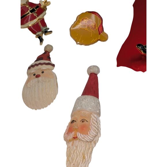 Lot of Eight Christmas Santa Pins - Picture 7 of 10